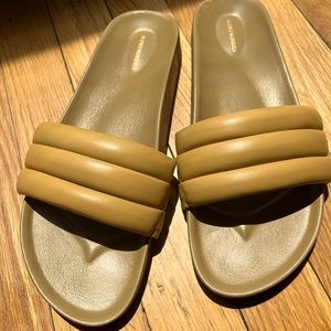 BEATRICE VALENZUELA SAND CLASSIC SANDALIA